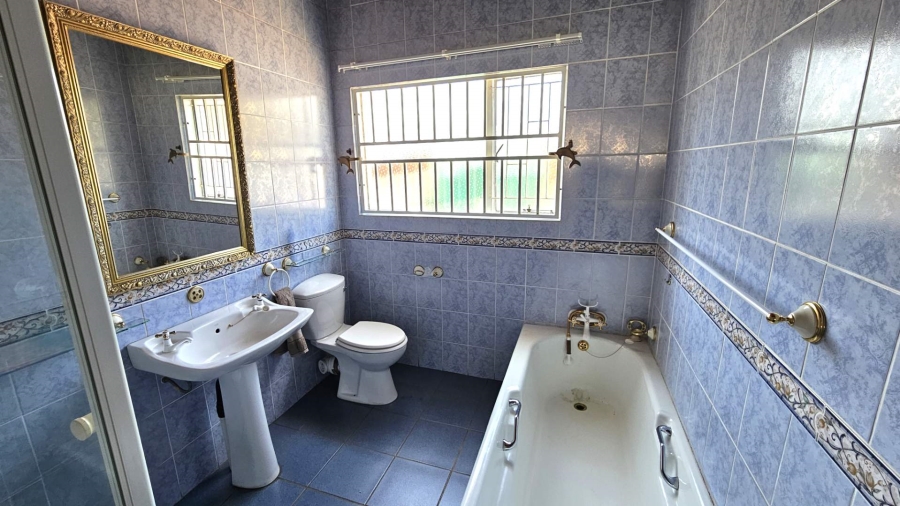 6 Bedroom Property for Sale in Schoemansville North West